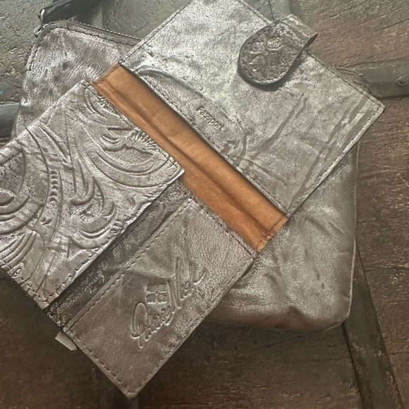 Patricia Nash Elegant Silver Embossed Women's Bag Set - Picture 7 of 10